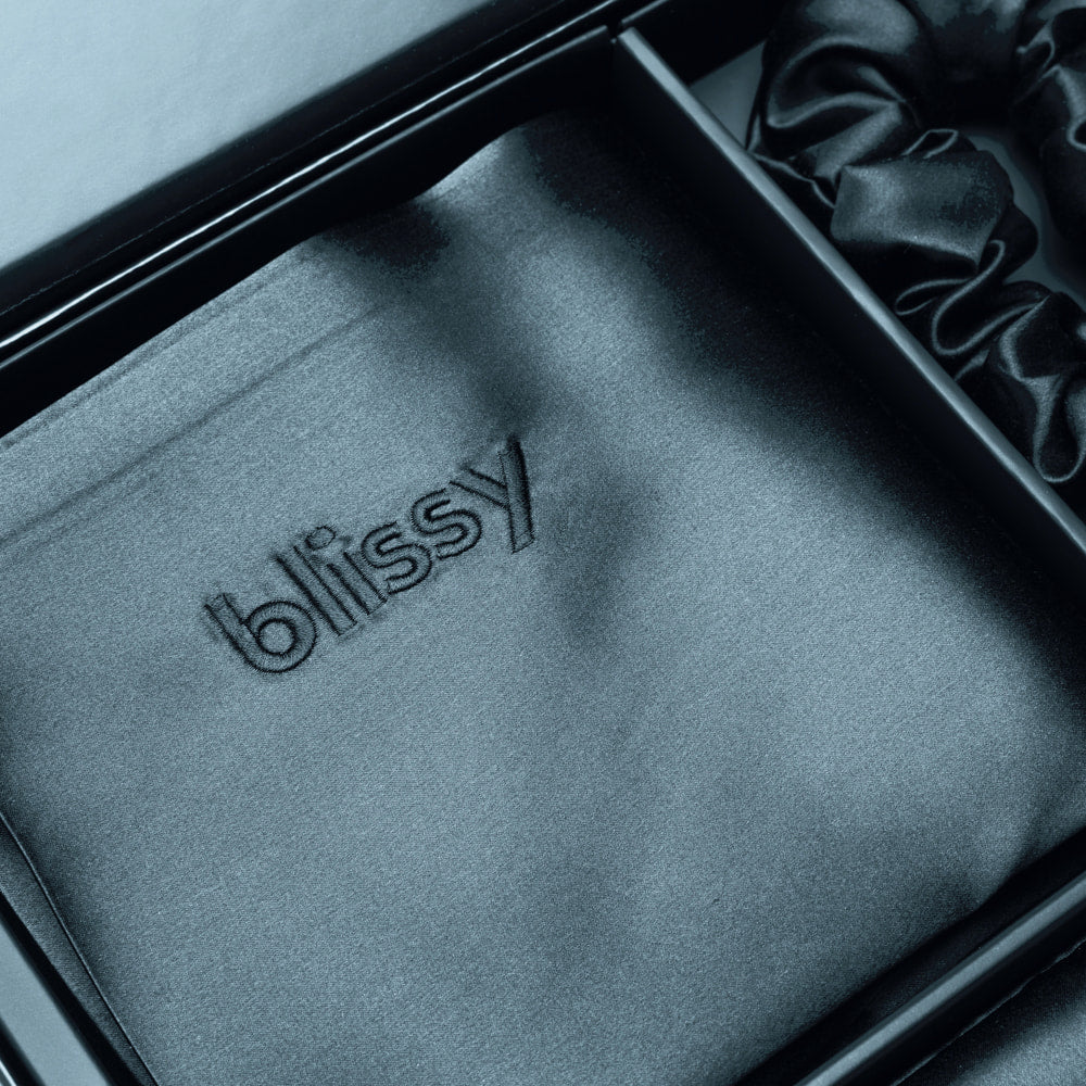 Blissy Ash Blue Silk Blissy Dream Set Detail – Standard
