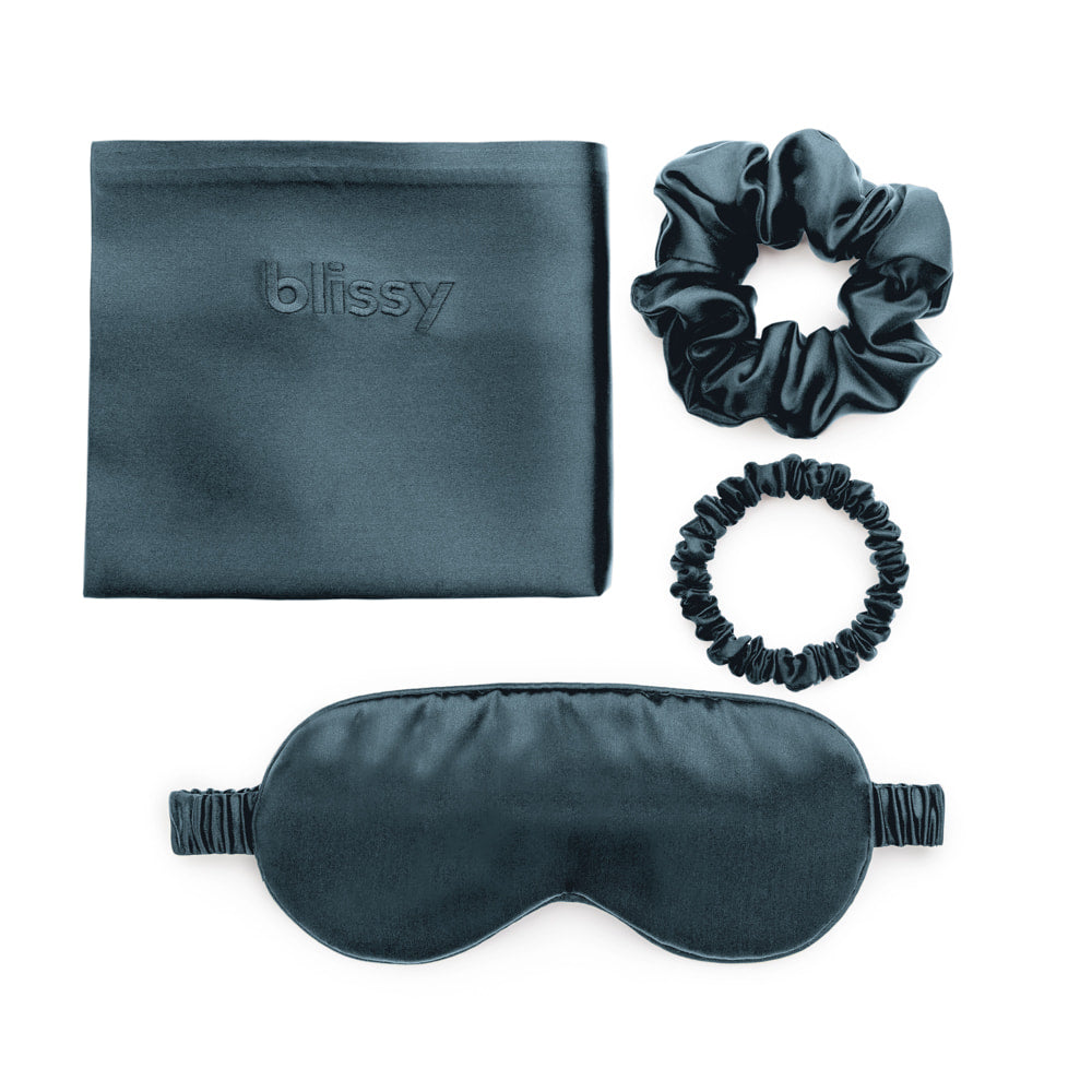 Blissy Standard Ash Blue Blissy Dream Set Lifestyle – Mulberry Silk