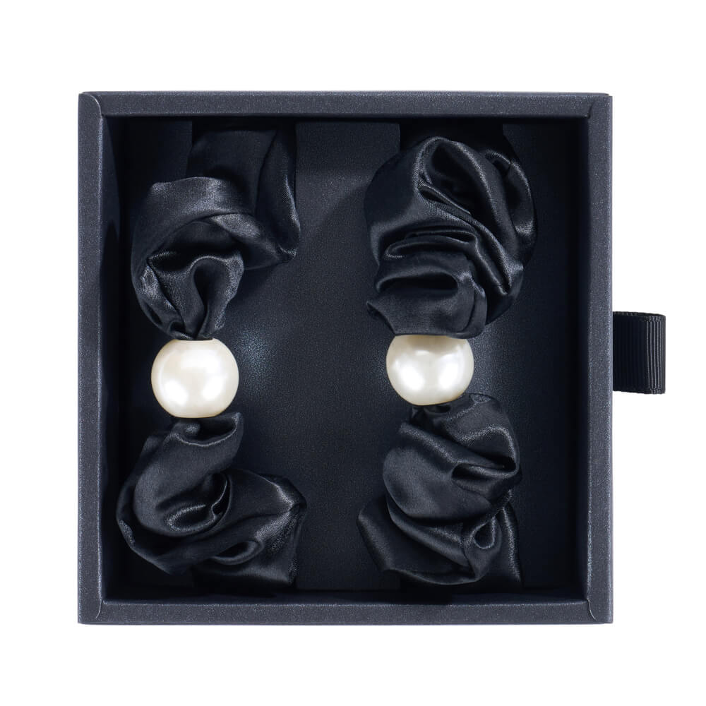 Black Blissy Pearl Scrunchies Close-Up – Blissy 22 Momme Silk