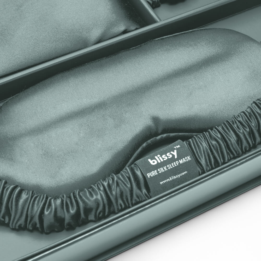 Blissy Standard Matcha Blissy Dream Set Lifestyle – Mulberry Silk