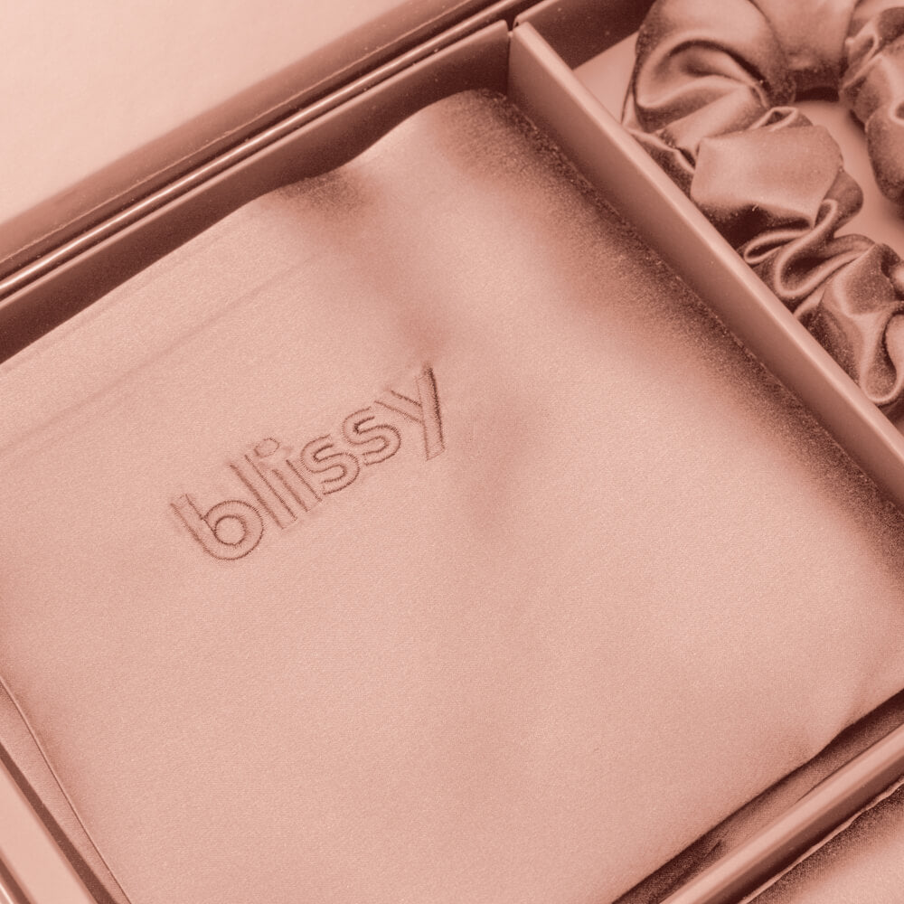 Blissy Standard Rose Gold Blissy Dream Set Lifestyle – Mulberry Silk